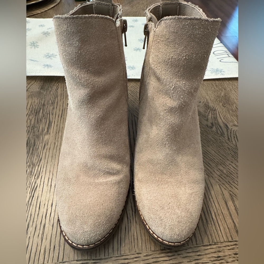 Crown Vintage tan suede booties